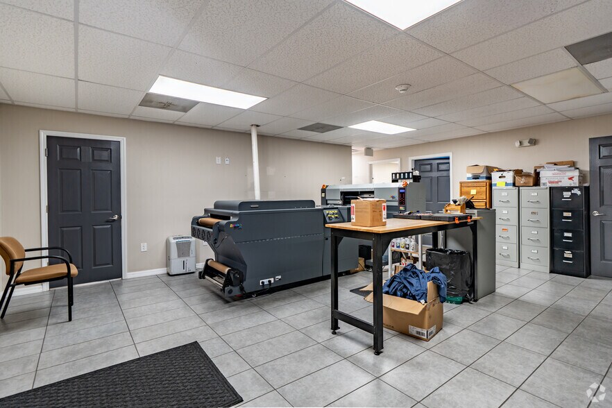 More Photos Of 1909 Whitfield Park Loop, Sarasota Manufacturing For Lease