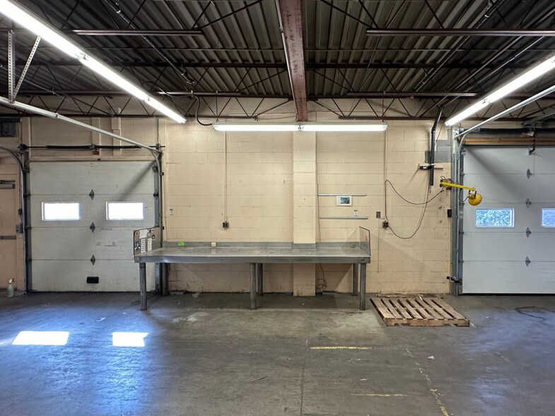 More Photos Of 1206 E Crosstown Pky, Kalamazoo Manufacturing For Lease