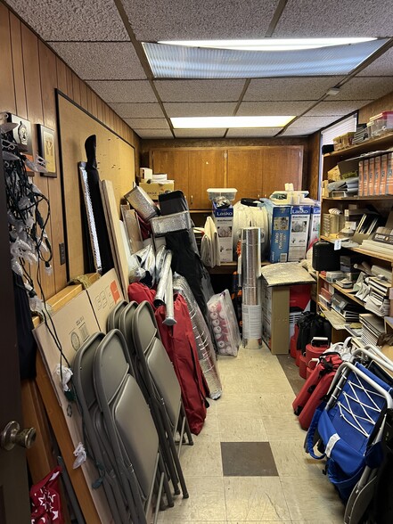 More Photos Of 1110 Dewey St, New Albany Storefront For Sale