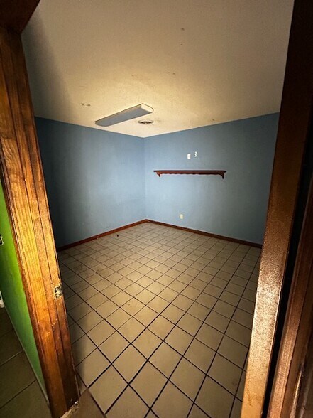 More Photos Of 2770 N Douglass St, Malden Storefront Retail Office For Sale