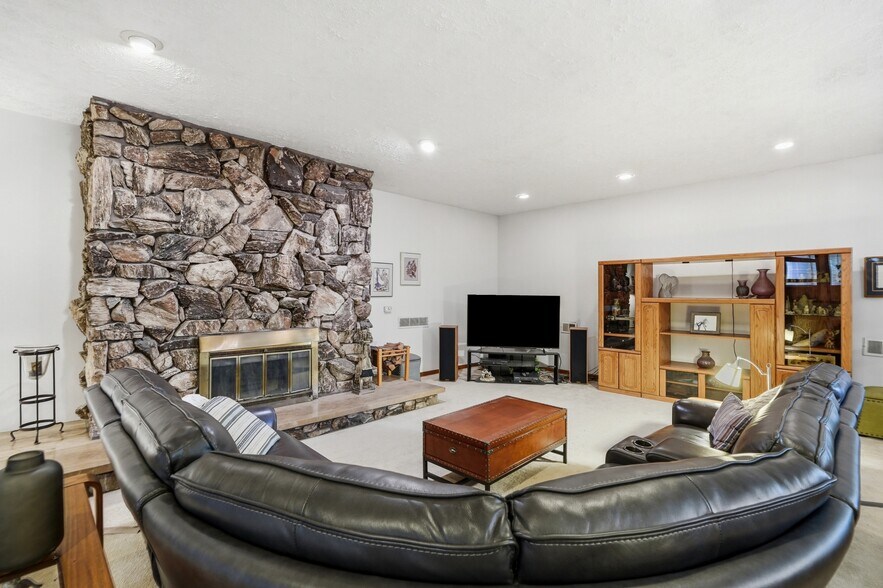 More Photos Of 11032 Grand River Rd, Brighton Office Residential For Sale