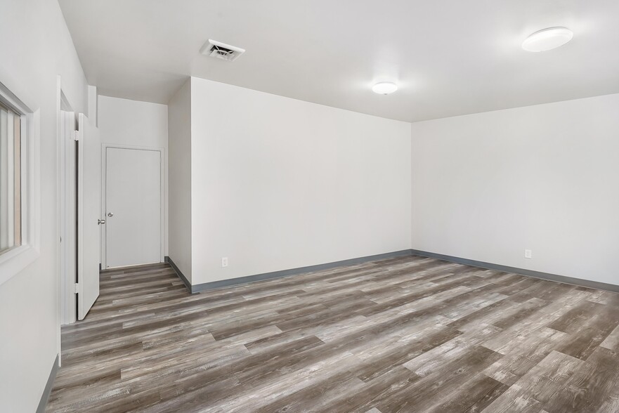 More Photos Of 8646 W Colfax Ave, Lakewood Freestanding For Lease