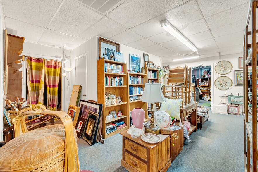 More Photos Of 112 N Orange St, Fredericksburg Storefront Retail Office For Sale
