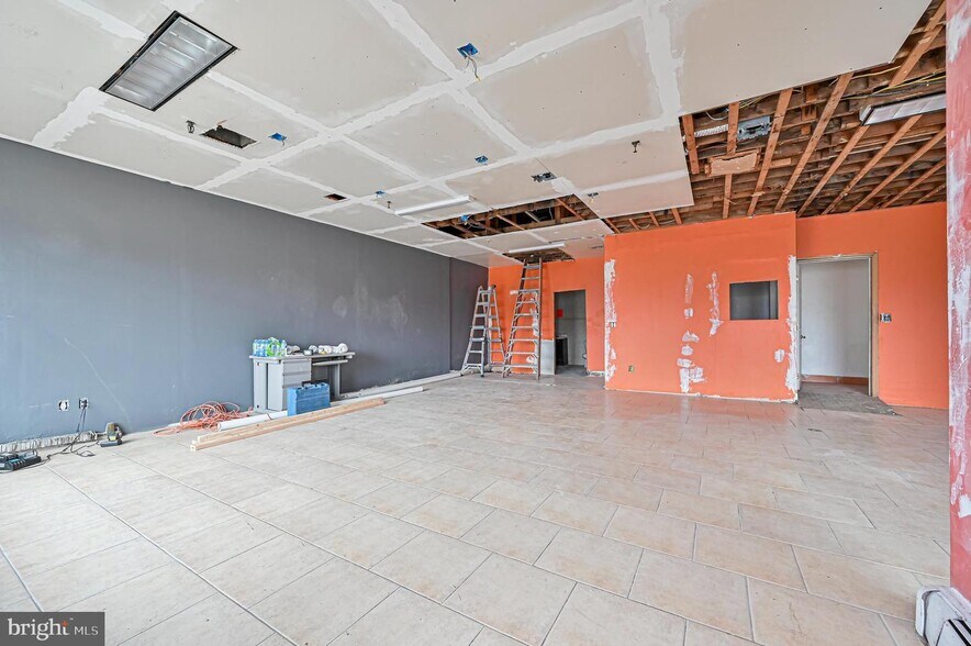 More Photos Of 13 N East Blvd, Vineland Flex For Sale