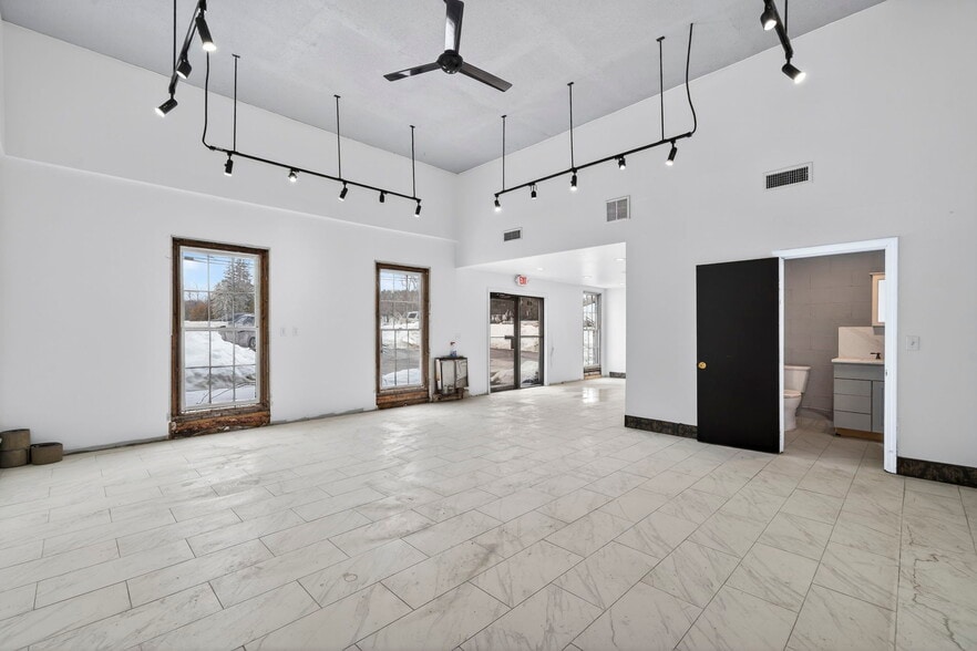 More Photos Of 890 Lafayette Rd, Seabrook Freestanding For Lease