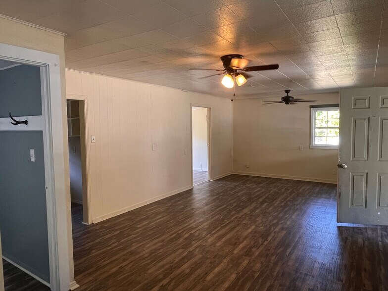 More Photos Of 230 S Center St, Pierson Apartments For Sale
