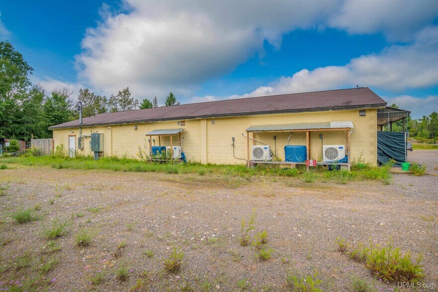 More Photos Of 154 Evergreen St, Republic Storefront For Sale