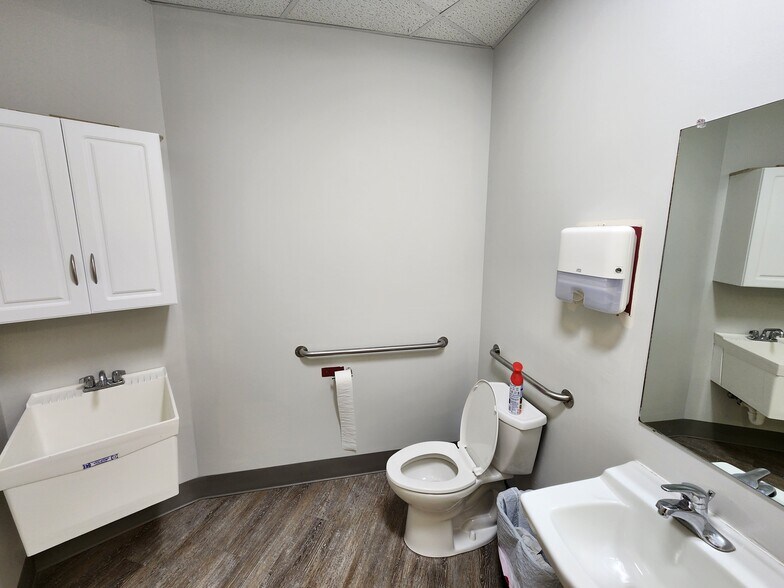 More Photos Of 212 E Manlius St, East Syracuse Freestanding For Lease