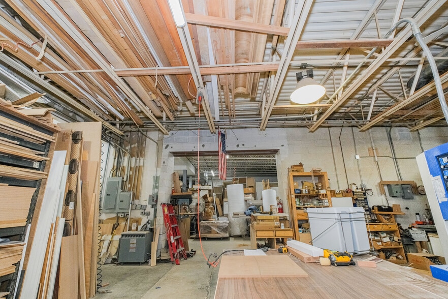 More Photos Of 1944-1952 Richmond Terrace, Staten Island Showroom For Lease