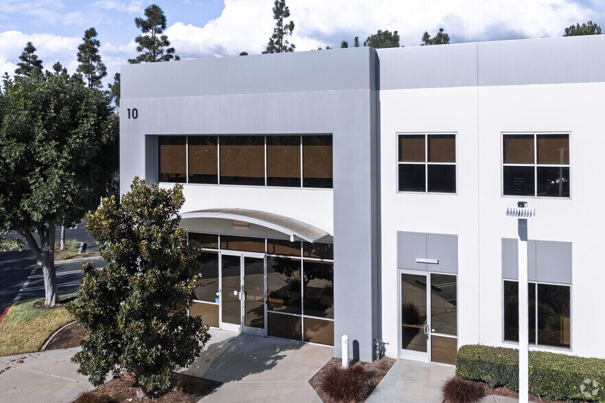 More Photos Of 10 Bunsen, Irvine Loft Creative Space For Lease