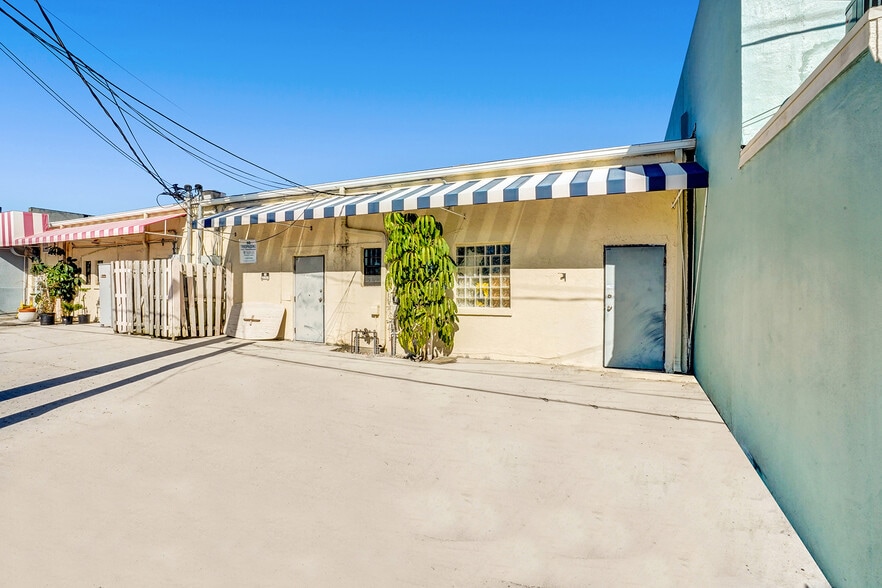 More Photos Of 420 Northwood Rd, West Palm Beach Storefront For Lease