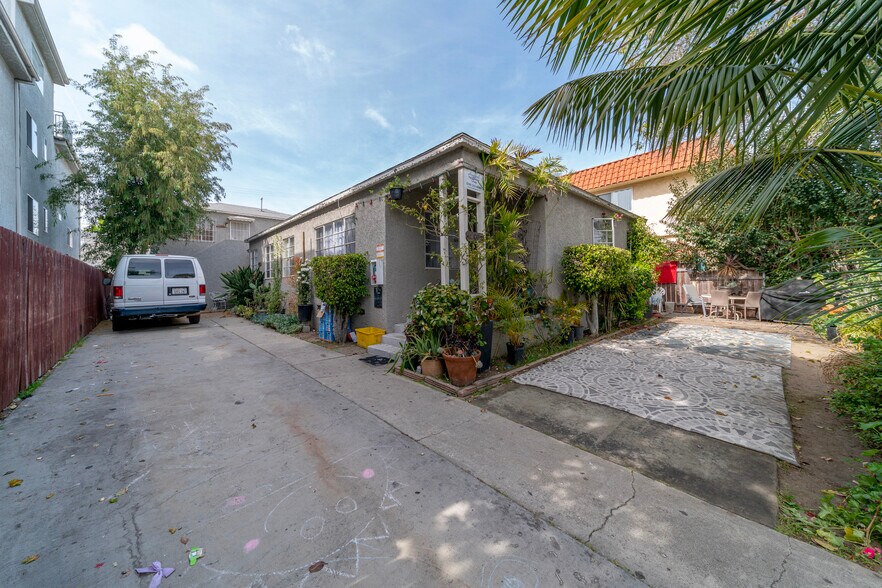 Primary Photo Of 12029 Washington Pl, Los Angeles Multifamily For Sale