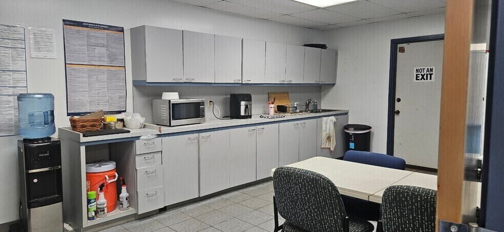 More Photos Of 94-479 Ukee St, Waipahu Flex For Lease