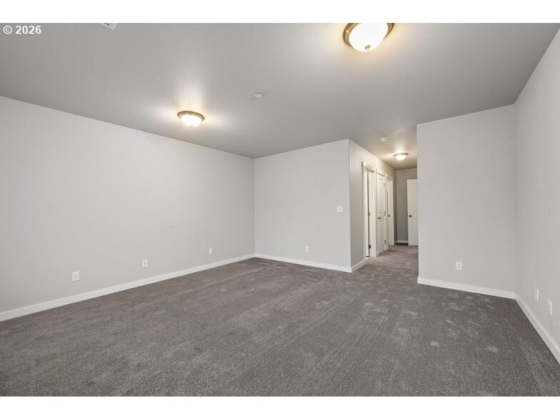 More Photos Of 1524 SE Honeysuckle Loop, Warrenton Apartments For Sale