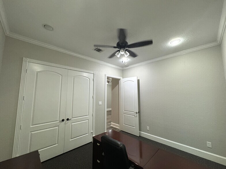 More Photos Of 11601 Spring Cypress Rd, Tomball Medical For Sale