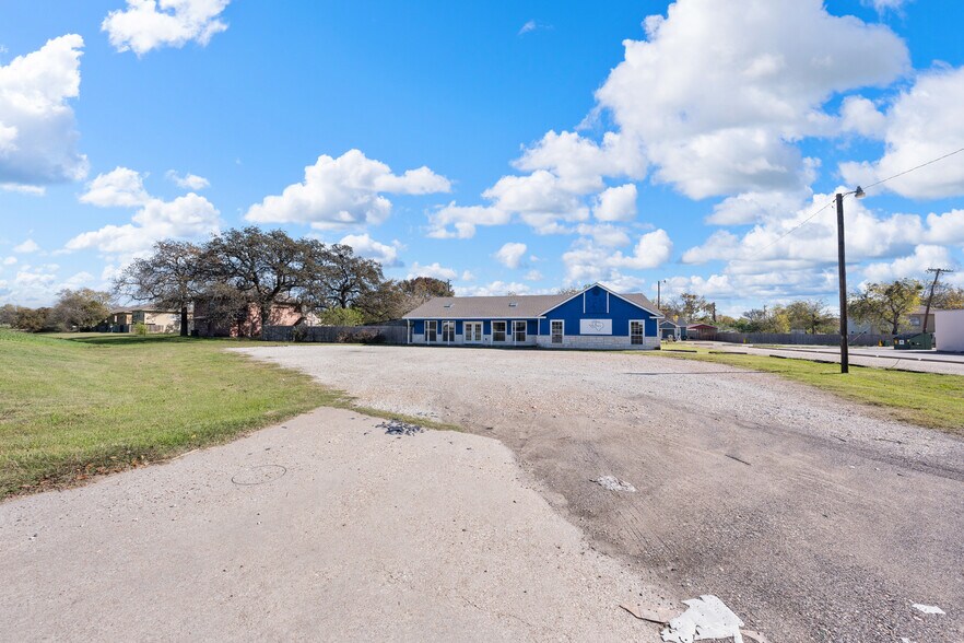 More Photos Of 3715 Bellmead Dr, Bellmead Office For Sale