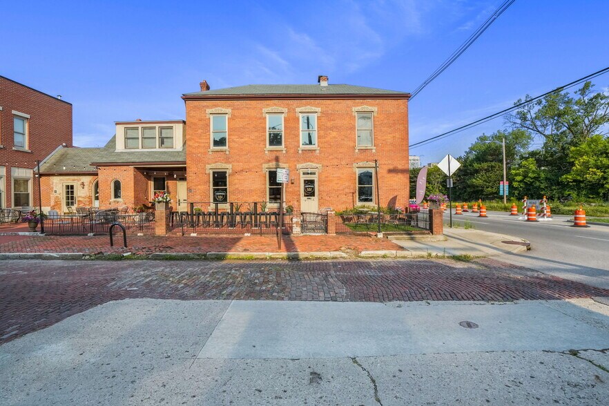 More Photos Of 491 S 4th St, Columbus Restaurant For Lease