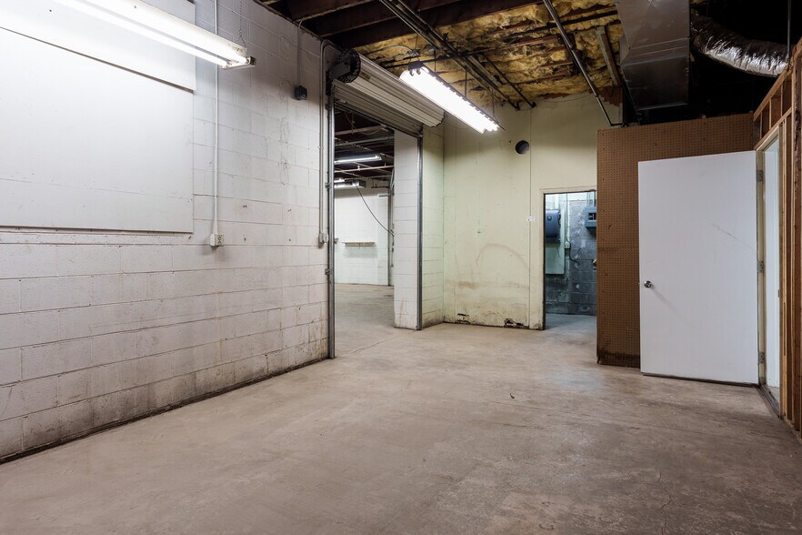 More Photos Of 3944 Auburn St, Rockford Industrial For Sale