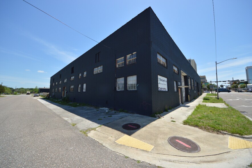 More Photos Of 925 N Ocean St, Jacksonville Manufacturing For Lease