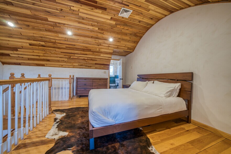 More Photos Of 218 NY-296, Windham Hotel For Sale