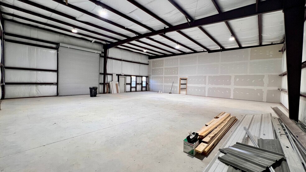 More Photos Of 7822 Fortune Dr, San Antonio Warehouse For Lease
