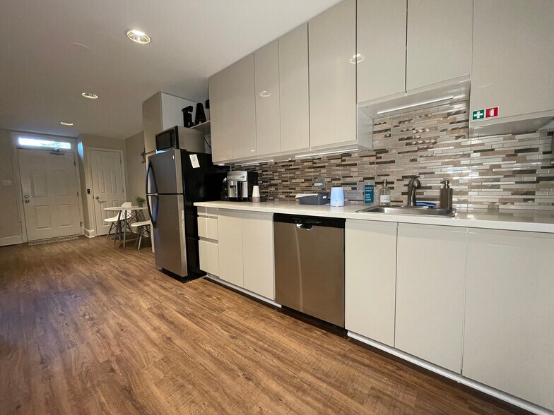 More Photos Of 123 N Henry St, Alexandria Office For Lease