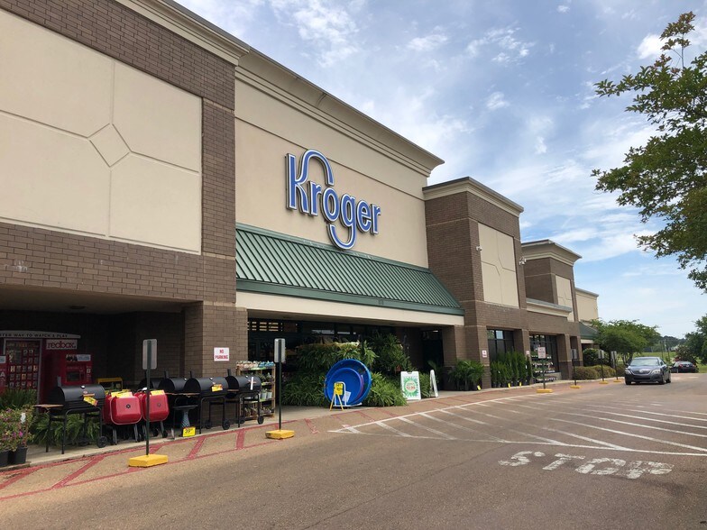 More Photos Of 1030-1060 Spillway Cir, Brandon Storefront For Lease