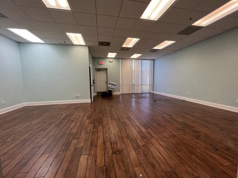 More Photos Of 1635 Farm Way, Middleburg Warehouse For Sale