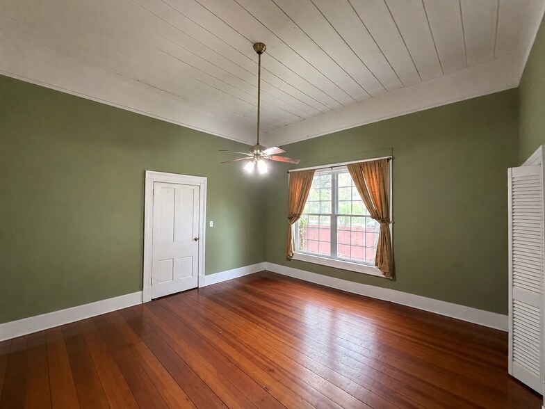 More Photos Of 212 N Erwin St, Cartersville Office Residential For Sale