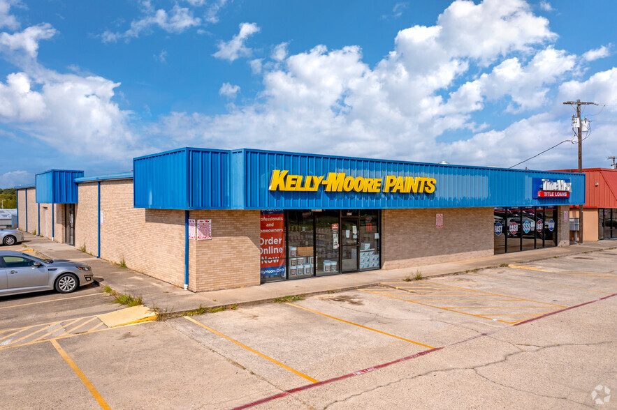 Primary Photo Of 825 N Belt Line Rd, Irving Freestanding For Lease