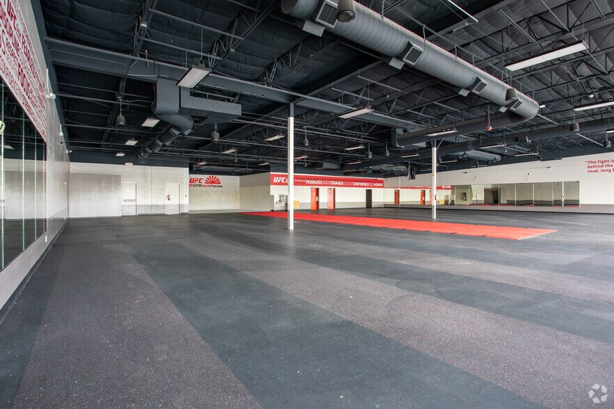 More Photos Of 8300-8360 N Thornydale Rd, Tucson Unknown For Lease