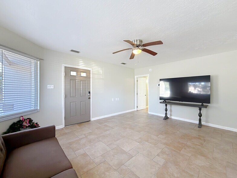 More Photos Of 421 NW 14th Pl, Crystal River Multifamily For Sale