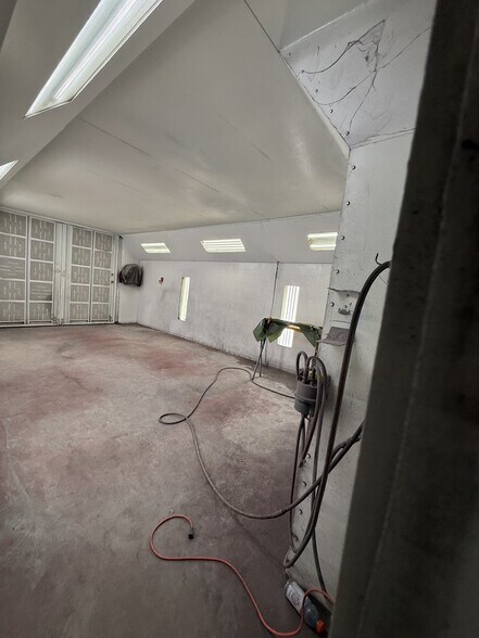 More Photos Of 5508 Benchmark Ln, Sanford Warehouse For Sale