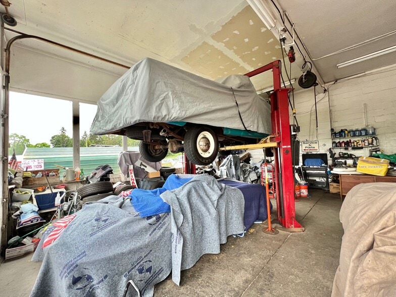 More Photos Of 315 Route 22, Pawling Showroom For Sale