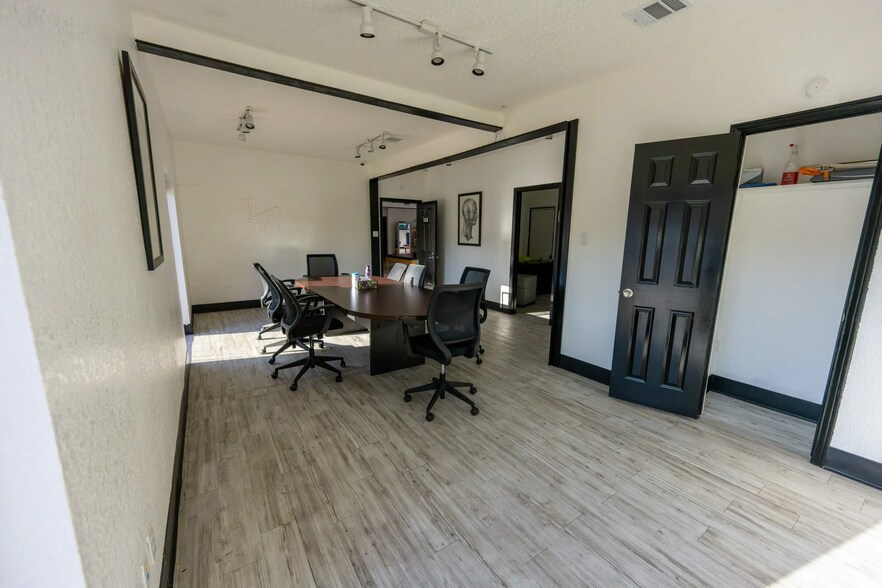 More Photos Of 517 N Carrier Pky, Grand Prairie Medical For Lease