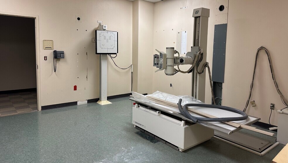 More Photos Of 150 Tompkins St, Heflin Medical For Lease