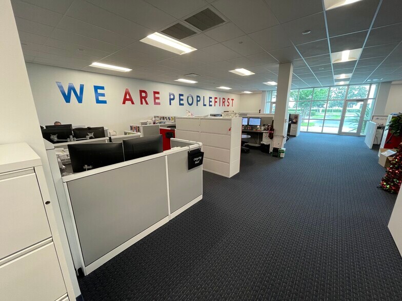 More Photos Of 2855 Interstate Dr, Lakeland Research And Development For Lease