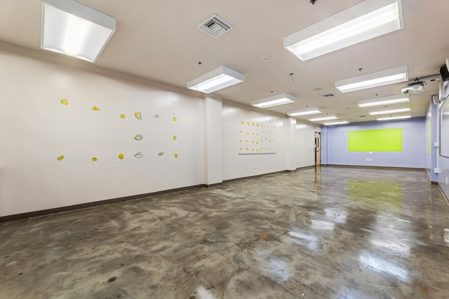 More Photos Of 461 W 9th St, San Pedro Schools For Lease