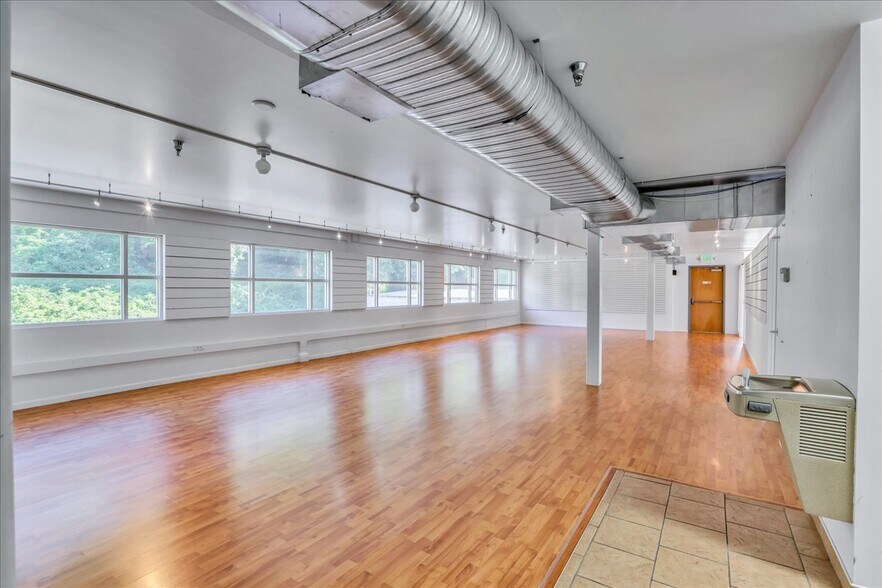More Photos Of 1430-1438 Elliott Ave W, Seattle Warehouse For Lease
