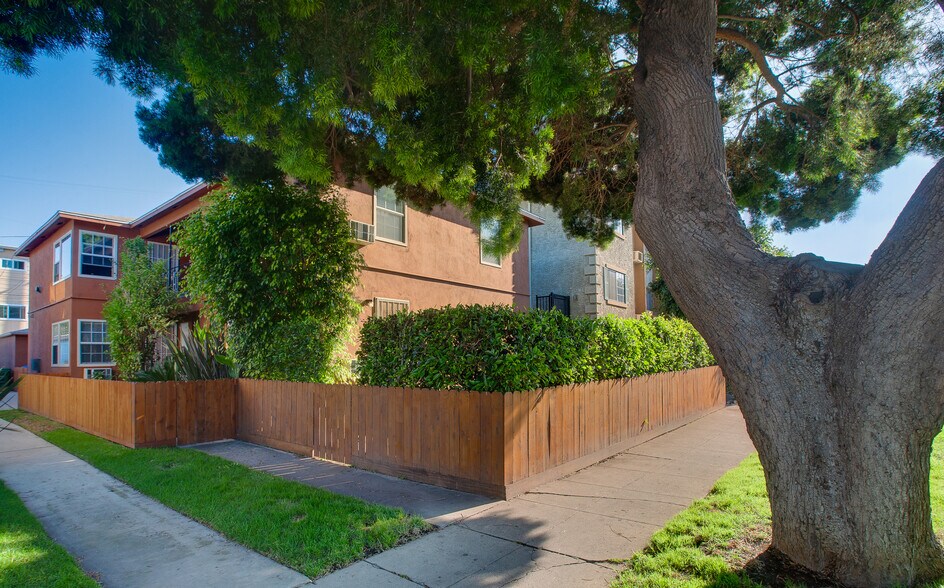 More Photos Of 1146 Venice Blvd, Venice Apartments For Sale