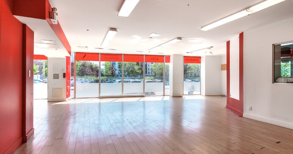 More Photos Of 7345 Boul Saint-Laurent, Montréal Storefront Retail Residential For Sale