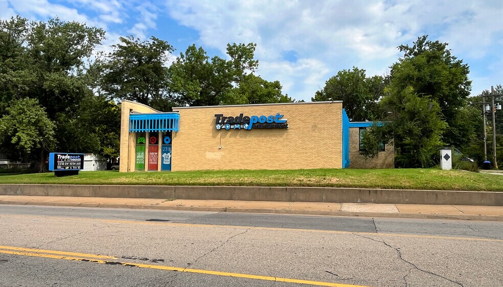 More Photos Of 2318 SW 10th, Topeka Office For Sale