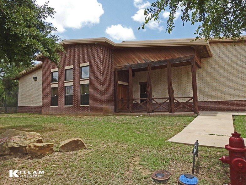 More Photos Of 5119 Fairfield Dr, Laredo Restaurant For Lease