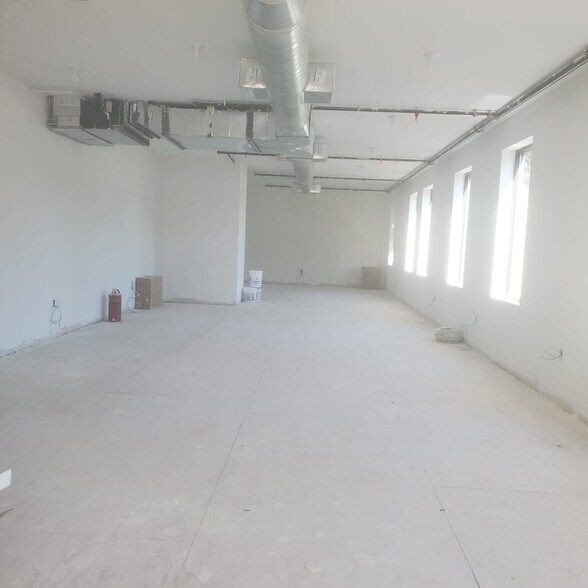 More Photos Of 17 Herkimer Pl, Brooklyn General Retail For Sale