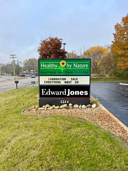 More Photos Of 1514 E Bristol St, Elkhart Freestanding For Lease