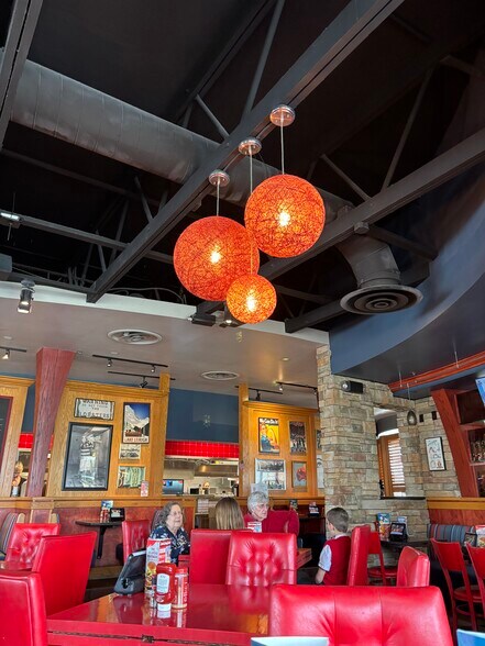 More Photos Of 5013 Bowen Dr, Mason Freestanding For Lease