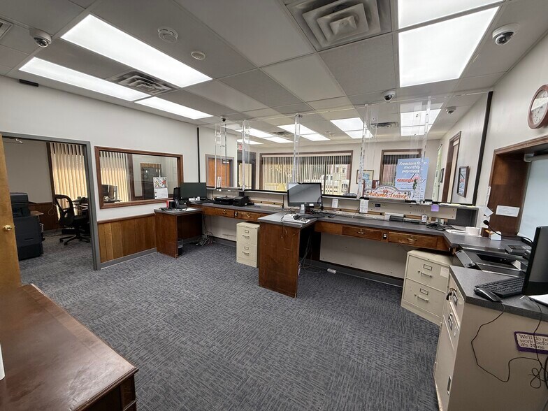 More Photos Of 202 Broad st, Hemingway Office For Sale