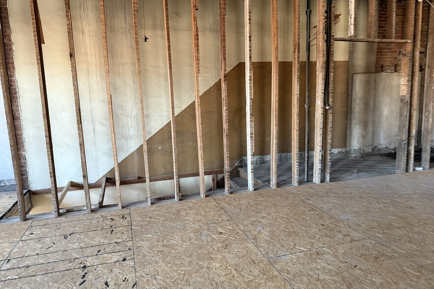 More Photos Of 115 N Main St, Lindsborg General Retail For Sale