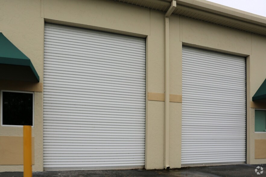 More Photos Of 535-545 NW Mercantile Pl, Port Saint Lucie Light Distribution For Sale