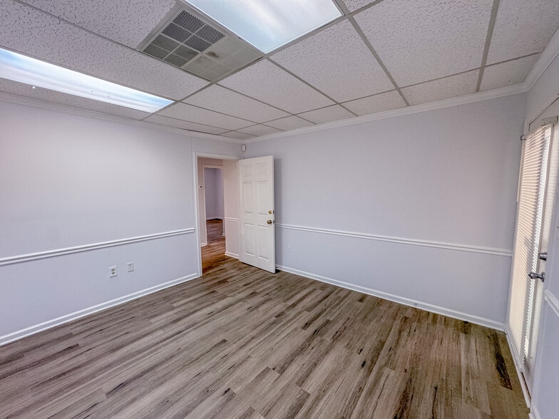More Photos Of 875 Old Roswell Rd, Roswell Office For Sale